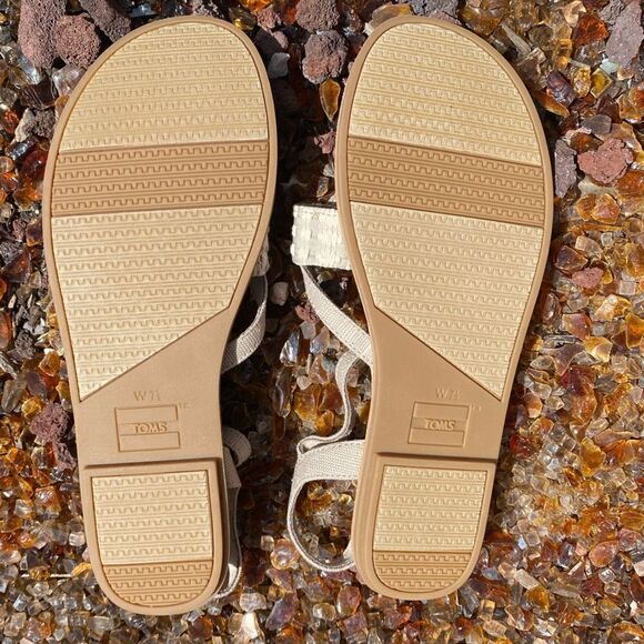 Toms Lexie Novelty Tribal Beige/White Canvas Sandal. Sz 7.5 Excellent Condition! - Picture 6 of 12